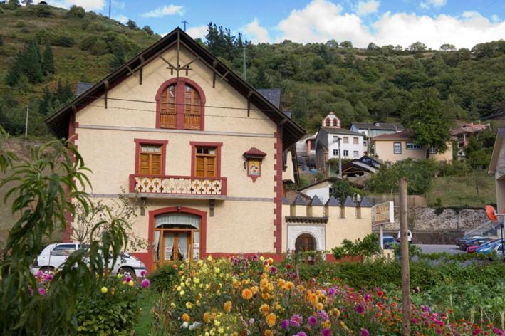 Hotel Restaurante La Casilla Кангас-дель-Нарсеа Экстерьер фото